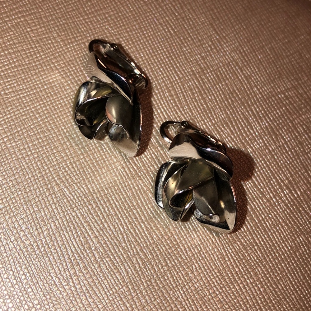 Famale ear clips